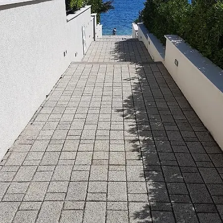 Petra's Place - Sea View 아파트 슬라티네