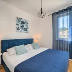 Petra's Place - Sea View