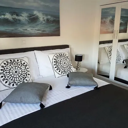 Petra's Place - Sea View * Slatine