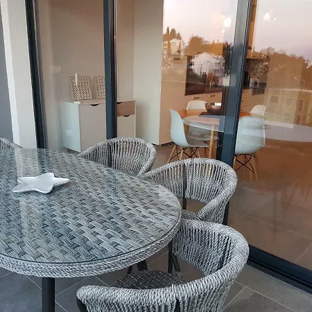 Petra's Place - Sea View *