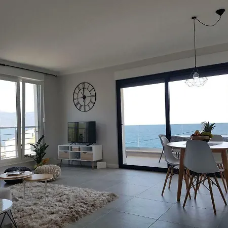 Petra's Place - Sea View Apartment