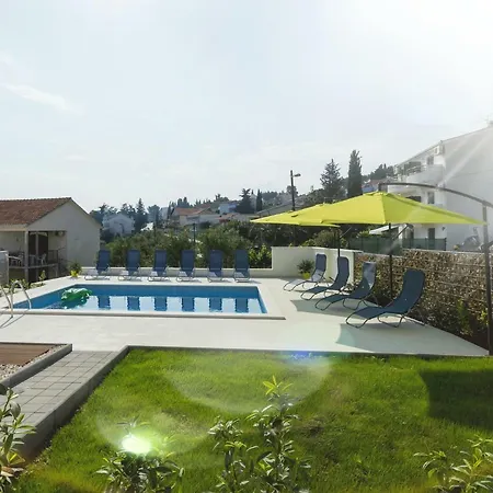 Apartment Petra's Place - Sea View Slatine