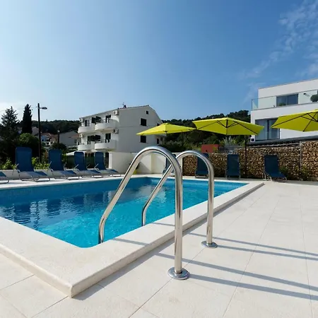 Petra's Place - Sea View Slatine