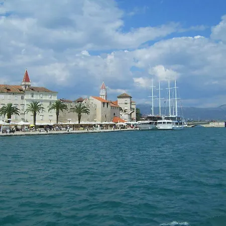 Petra's Place - Sea View Apartment Slatine