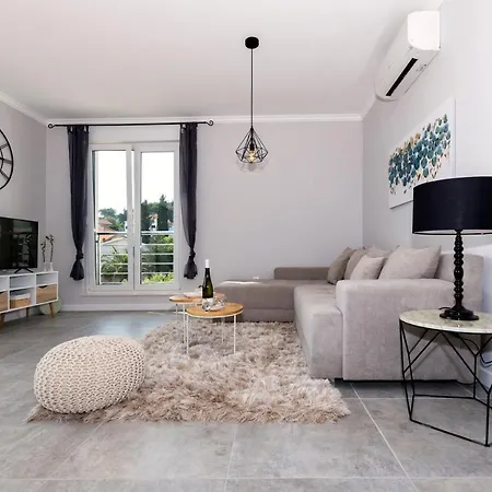 Petra's Place - Sea View *