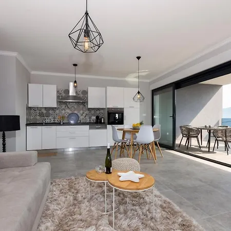Petra's Place - Sea View * Slatine